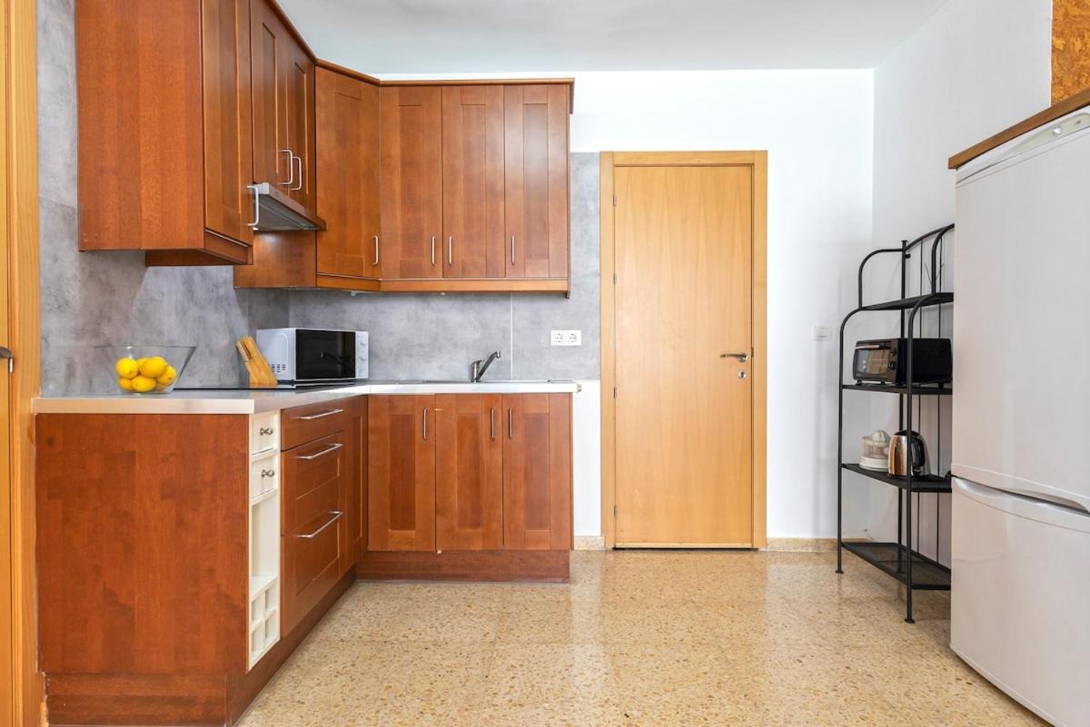 -Malagasunapts- West Beach Malaga Seafood & Relax Exterior photo
